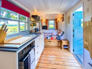 The Hideaway Hut - 1 Bed Shepherds Hut - Hereford - Hereford - 8