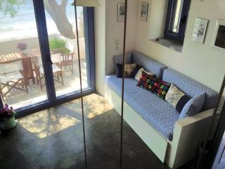 Floras Charming Waterfront Villa - Melínta - 7