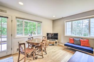 Central 4-Acre Cottage with Deck Walk to Bay! - Manzanita - 6