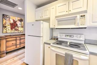 Central 4-Acre Cottage with Deck Walk to Bay! - Manzanita - 3