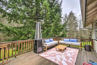 Central 4-Acre Cottage with Deck Walk to Bay! - Manzanita - 0