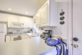 Central 4-Acre Cottage with Deck Walk to Bay! - Manzanita - 1
