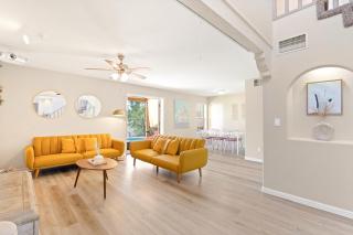 Pool-side Villa with Perfect Views - 5