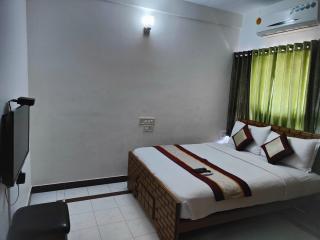 Kapsstone HOMESTAY- Apartments &Rooms near APOLLO &SHANKARA NETHRALAYA HOSPITALS -Greams Road - Chennai - 2