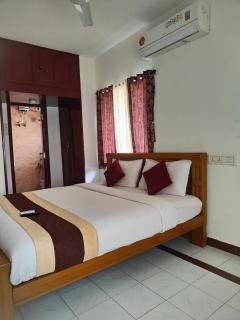 Kapsstone HOMESTAY- Apartments &Rooms near APOLLO &SHANKARA NETHRALAYA HOSPITALS -Greams Road - Chennai - 4