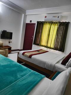 Kapsstone HOMESTAY- Apartments &Rooms near APOLLO &SHANKARA NETHRALAYA HOSPITALS -Greams Road - Chennai - 7