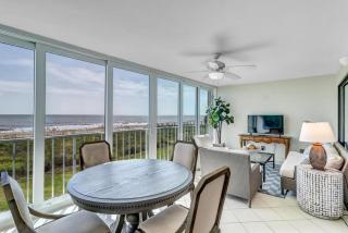 Sunshine Manor - Oceanfront Retreat - 9