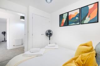 Modern 5 Bedroom 3 Bathroom Serviced House Aylesbury with Parking By 360Stays - Aylesbury - 3