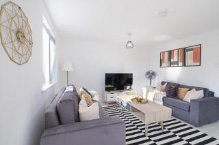 Modern 5 Bedroom 3 Bathroom Serviced House Aylesbury with Parking By 360Stays - Aylesbury - 6