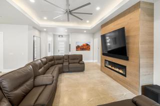 Modern Desert Oasis Lux Home w Pool and Spa - 3