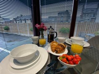 The Courtyard Apartment, Brampton Town Centre, Hadrians Wall - Sleeps 2 - 4