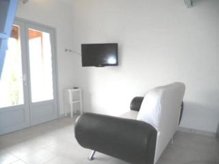 Pavillon rénové avec terrasse, à 15m de la mer, 5 couchages, parking privé, proches commerces - FR-1-229-830 - Gruissan - 8