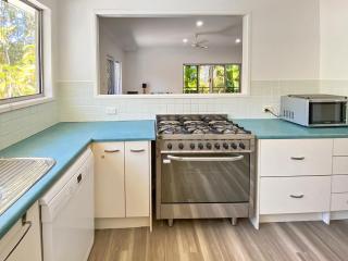 'Beach Haven' House in Arcadia with huge Pool & Wifi, near beaches - 5