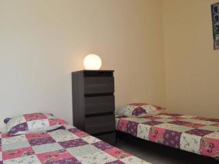 Appartement climatisé 3 pièces, 6 couchages, proche plage et centre, garage inclus - FR-1-250-61 - Le Grau-du-Roi - 2