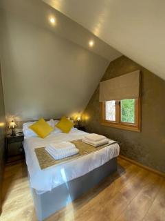 Lodge House in Grounds of Victorian Country Estate - Taunton - 1