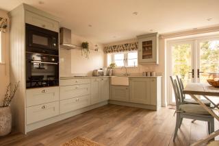 Finwood Green Farm Holiday Cottages-The Calf Shed and The Milk Parlour - Henley-in-Arden - 9