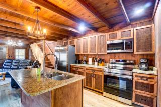 Gatlinburg Cabin Hot Tub and River Views - 3