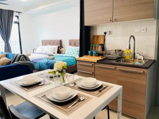 High Floor studio Austin Regency Mount Austin w Balcony 3 plus 1pax 5 mins AEON - Johor Bahru - 0