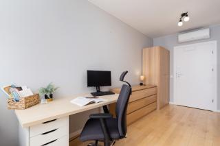Solna Apartment with Parking Cracow by Noclegi Renters - Cracóvia - 3