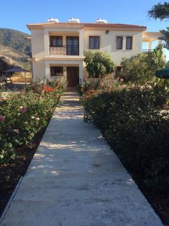 Maritsa's Roses Apartments - Pomos - 8
