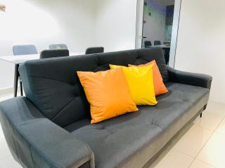 Palazio Mount Austin 2Br Studio Pool view with TV box-3 plus 1 pax C2-07 - 2