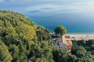 Villa Nikolakis Kerasia, on the beach - 9