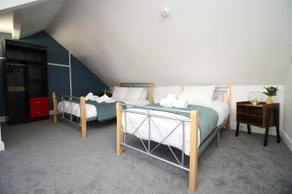 4 Bed Flat - Sleeps 4 - Parking - Wifi - 5