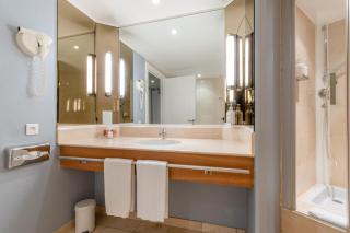 Holiday Inn Nice - Port St Laurent by IHG - Saint-Laurent-du-Var - 6