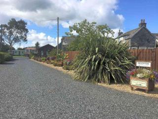 Caravan - Sleeps 4 - Pet friendly - Parking - 1