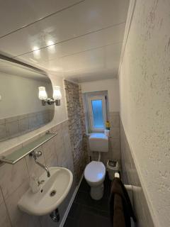 Adam's Hostel - Self Check-In & Only Private Rooms - 4