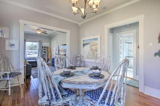 Less Than 2 Mi to Pleasure Pier Cozy Beach Bungalow - Galveston - 5