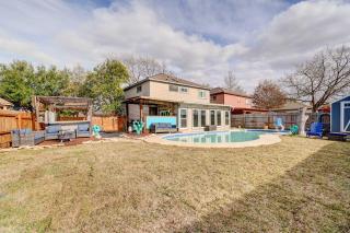Family Home with Sunroom and Fire Pit! - New Braunfels - 9