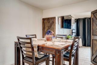 Family Home with Sunroom and Fire Pit! - New Braunfels - 2