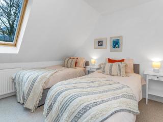 Cheerful Stays: 4 Bedroom Cottage in Arrochar - Arrochar - 4