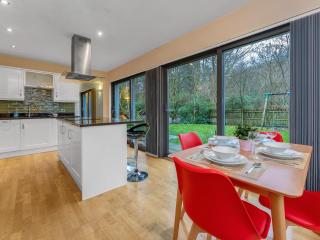 Cheerful Stays: 4 Bedroom Cottage in Arrochar - Arrochar - 8