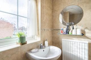 Oris Hut Stylish Ensuite Room Near Luton Airport - 1
