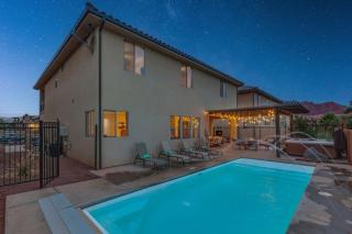 Paradise Village 94 Luxury Home with Private Hot Tub, Fire Pit, Huge Kitchen, and Resort Style Pool, Water Park and Lazy River - Santa Clara - 0