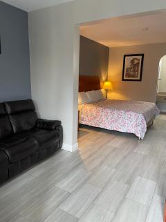 American Way Inn & Suites - 5