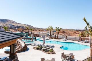 395 Zion Village X-BOX ONE, LOTS OF GAMES, BUILT-IN BUNK BEDS, POOL VIEWS, AND MORE! - Hurricane - 0