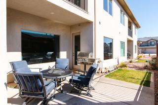 395 Zion Village X-BOX ONE, LOTS OF GAMES, BUILT-IN BUNK BEDS, POOL VIEWS, AND MORE! - Hurricane - 2
