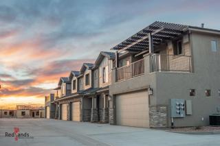 395 Zion Village X-BOX ONE, LOTS OF GAMES, BUILT-IN BUNK BEDS, POOL VIEWS, AND MORE! - Hurricane - 3