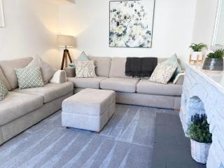 Modern 4-bed Cottage Llanwrst Town Centre & Parking - Snowdonia! near Betws-y-Coed - Llanrwst - 9