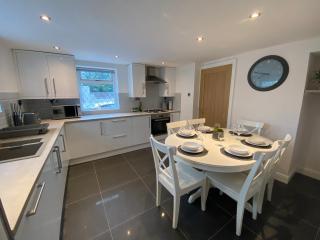 Modern 4-bed Cottage Llanwrst Town Centre & Parking - Snowdonia! near Betws-y-Coed - Llanrwst - 8