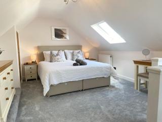 Modern 4-bed Cottage Llanwrst Town Centre & Parking - Snowdonia! near Betws-y-Coed - 4