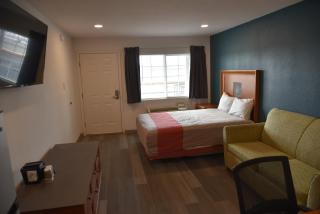 Town Place Studio Apartment - Snyder - 3