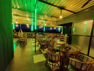 Hotel Townhouse at Udaipur City Railway Station - 1