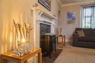 Hill Crest - cliff top cottage with stunning views - 1