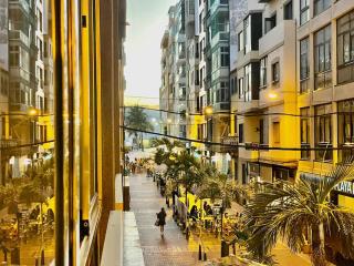 Affordable holiday accommodation for large families and groups at Las Canteras beach with 3 Bedrooms and Free Parking - 4