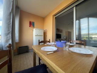 Studio cabine avec loggia vitrée, à 100m de la plage, proche commerces et activités à Sète - FR-1-338-492 - 6