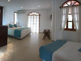 Hotel Galapagos Suites B&B - Puerto Ayora - 1